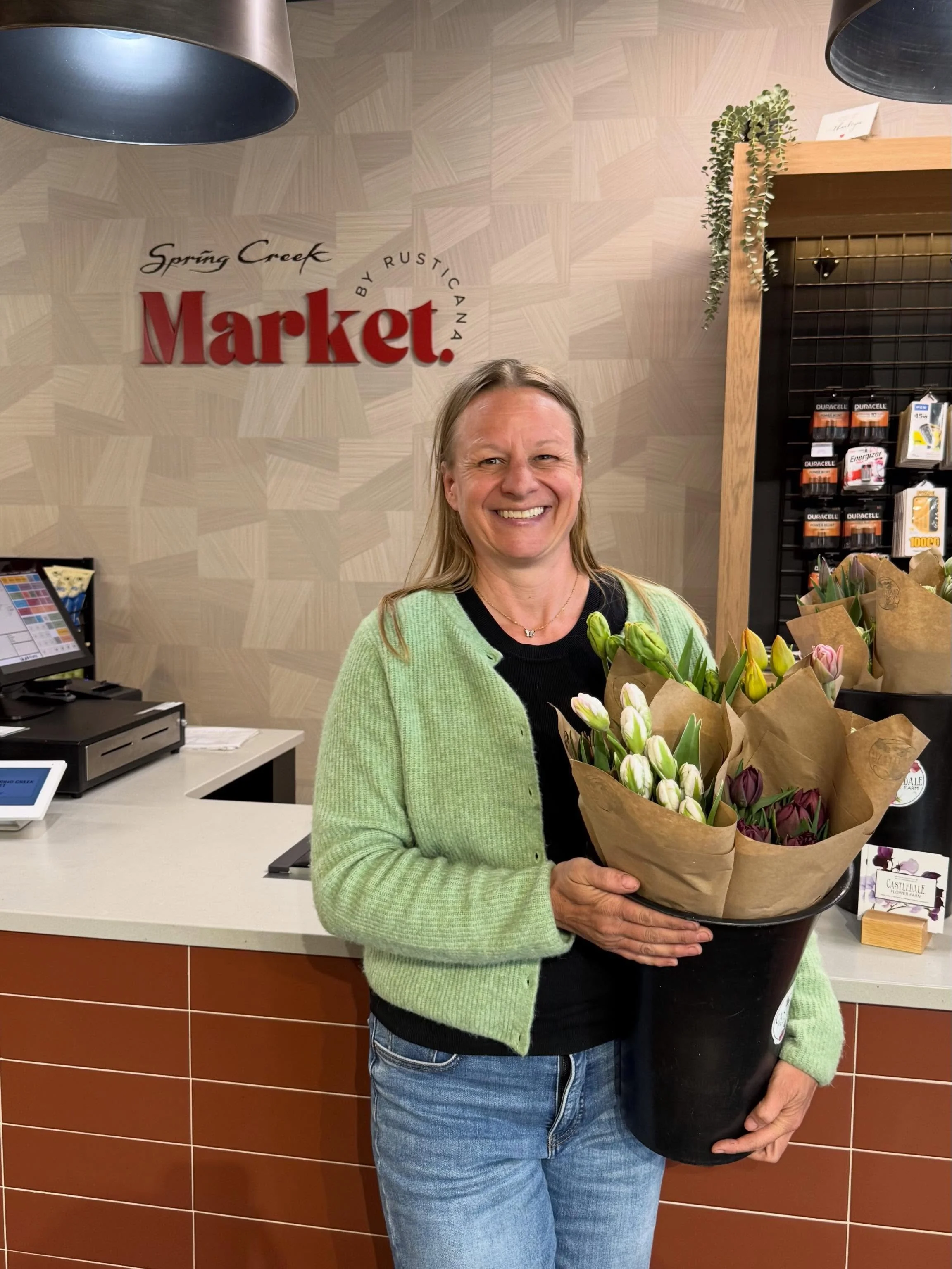 CANMORE! Farm fresh flowers are now available @rusticanamarket and @springcreekmarket !! 
I am so excited to be bringing flowers to both locations every Thursday afternoon. 
Thank you Jason &amp; Christine for bringing my blooms into your grocery sto