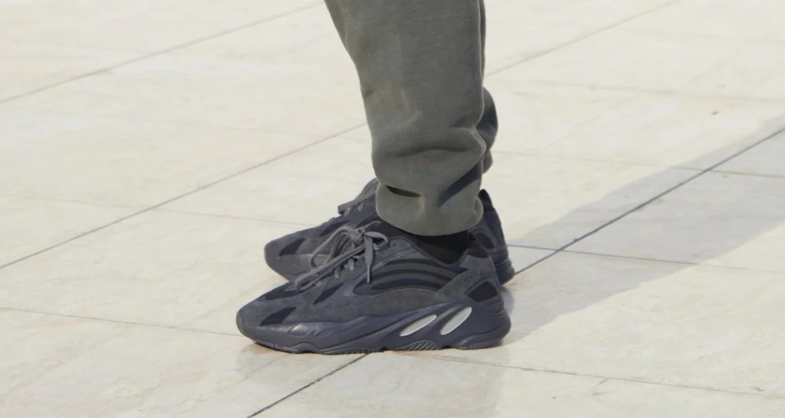 yeezy 700 under retail