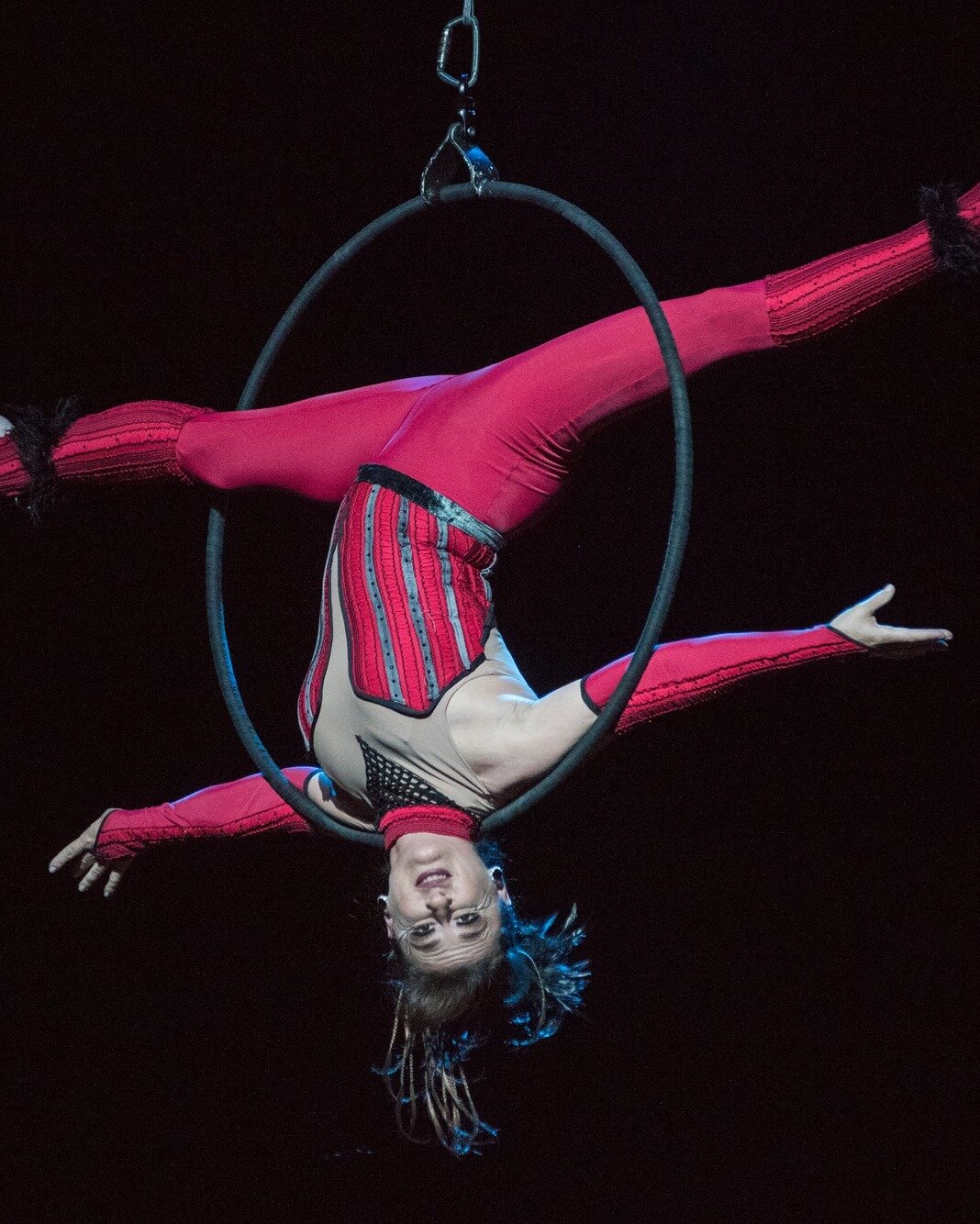 Don't miss this epic battle between the world of good and evil at Cirque Musica: Heroes and Villains coming to Oklahoma City on April 5th and 6th with the @okc_phil ! Get your 🎟️ through the 🔗 in our bio today! 

#OKC #cirque #villains #symphony #s