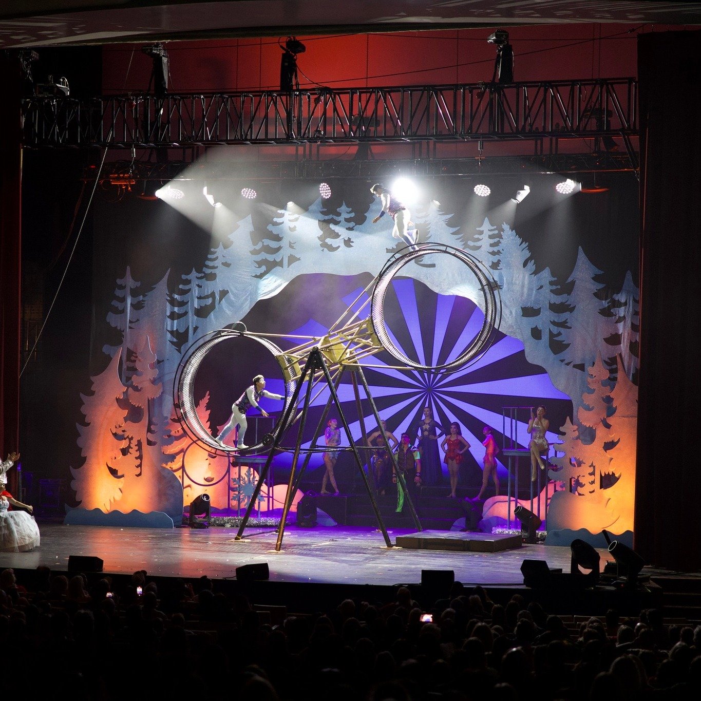 What's your favorite Cirque Musica memory?? Let us know in the comments!
#cirque #cirquemusica #stunts #acrobats #lyra #straps #heroesandvillains #icariangames #contortion #cyrwheel