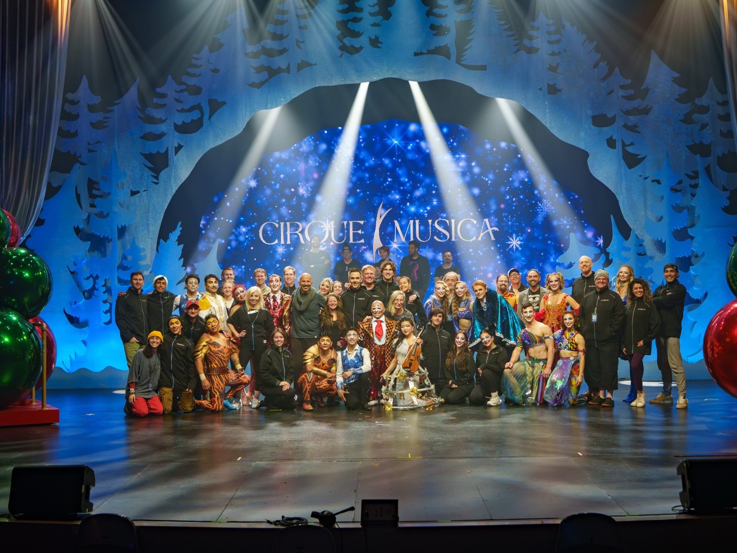 Gearing up to launch our first leg of the tour here at the @bvcottumwa! Huge shoutouts to the creative team, costuming, makeup, rigging, and every department who has worked to bring this show to life for the holiday season!