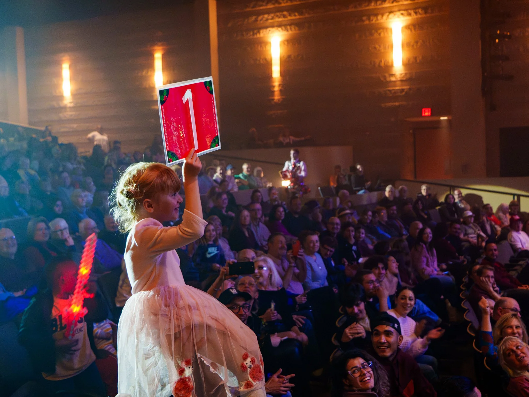 What a GREAT opening night at the @bvcottumwa  last night! Thank you to the incredible audience who came and celebrated the holiday season with us! Catch us at a city near you soon, visit cirquemusica.com for full tour dates! 

#cirque #cirquemusica 