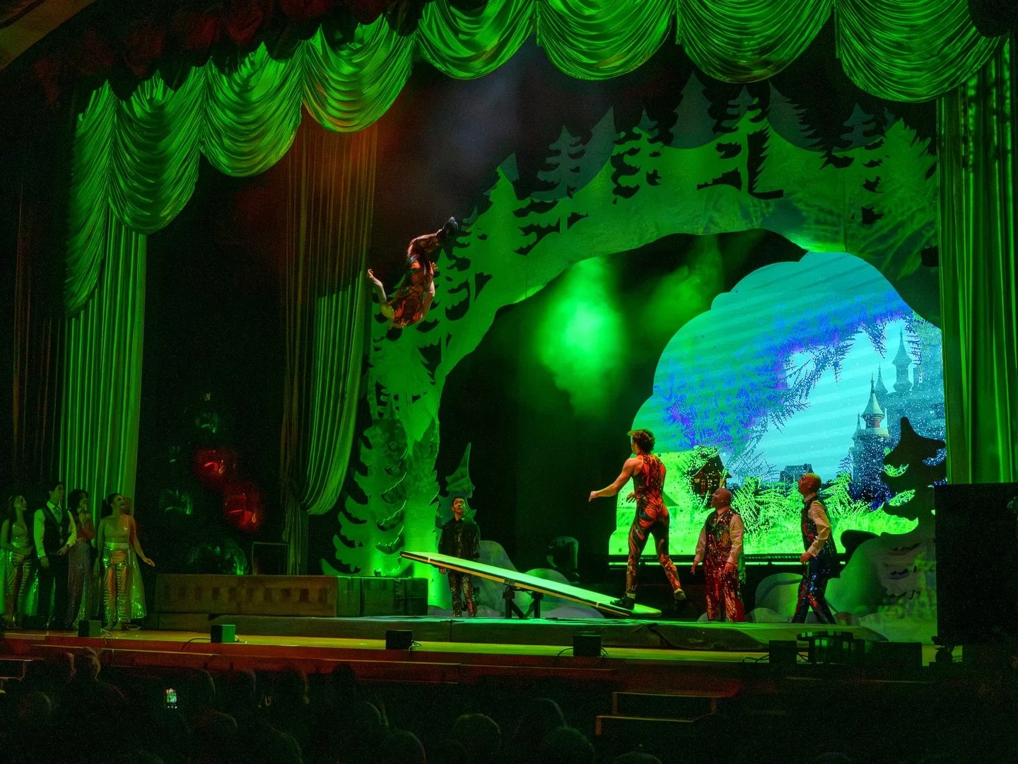 Kicked off the second leg of Cirque Musica Holiday Wonderland at the Victory Theatre last night! We are so excited to spread holiday cheer across U.S and Canada!! #cirque 
#cirquemusica #holidaywonderland #holidaytour