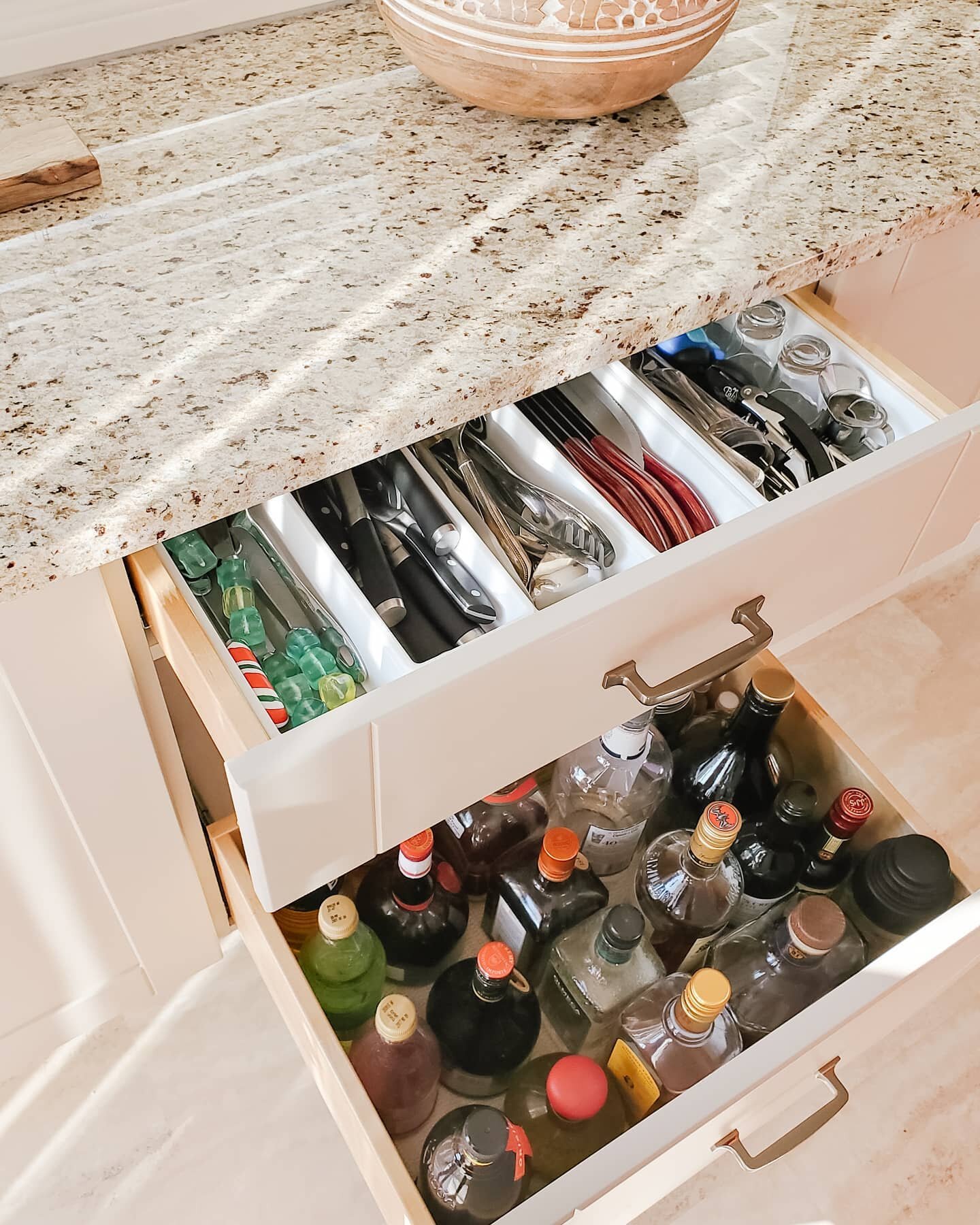 Happy Friday - Time for a beverage! 

What's your go to cocktail?! 

#sparxorganizing #sparx #sparxjoy #getorganized #organizingtips #organizedmom #organization #yycbusiness #yycmoms #yycwomeninbusiness #yyclocal #yychomes #calgaryhomes #yycrealestat