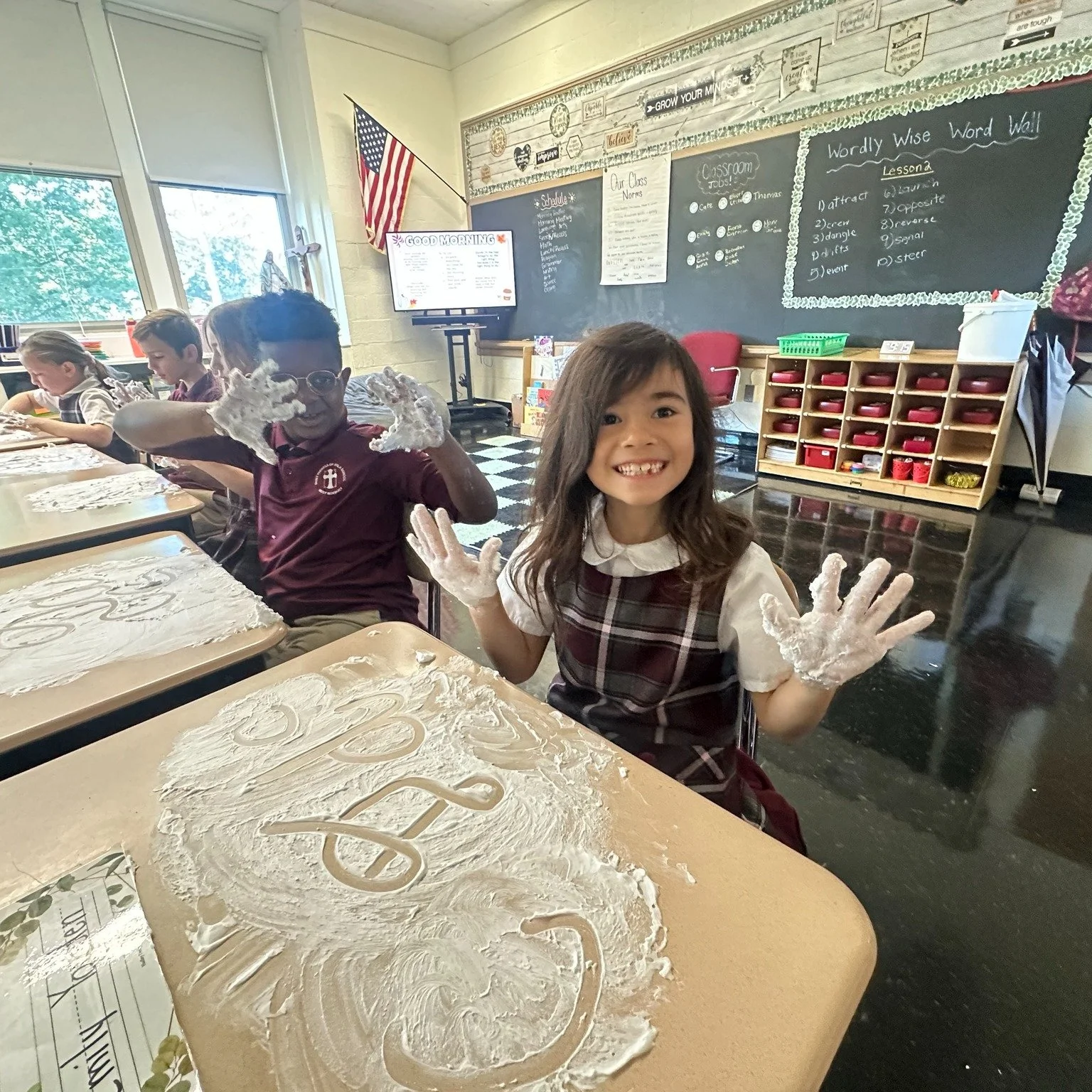 Grade 3 got hands-on with cursive — literally! Students practiced letters C and D in shaving cream, combining learning, laughter, and a little mess for the perfect lesson! ✨