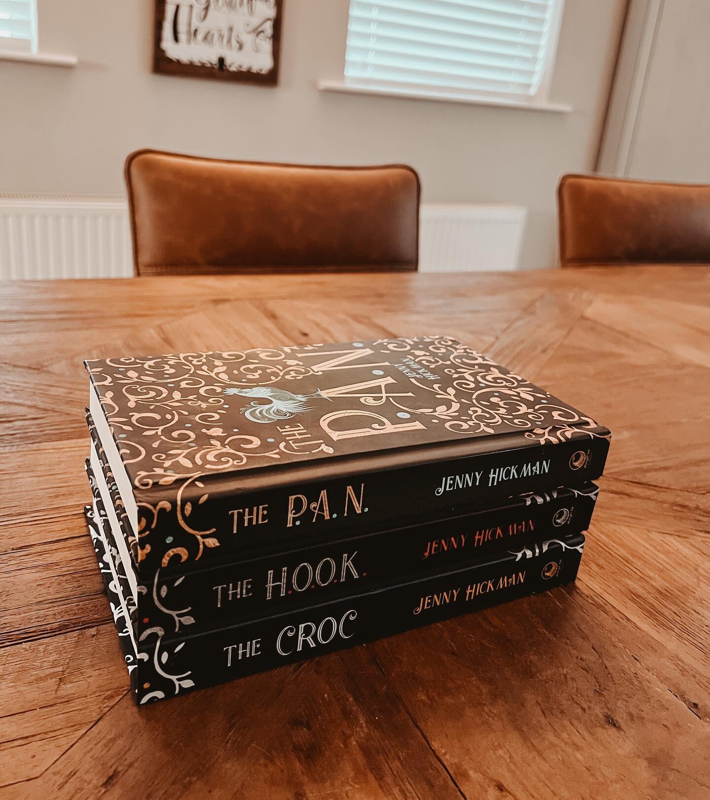 Looking for something to read this holiday weekend? The complete PAN Trilogy is available to read for FREE in KU 🖤

💚 The PAN
🖤The HOOK 
💙 The CROC

(Also available in ebook, paperback, hardcover, audiobook, YA and NA Special Edition&mdash;6/10 o