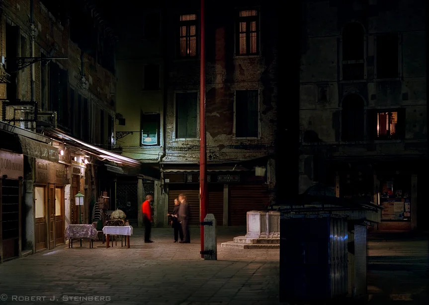 Waiter_with_Two_Patrons_Venice_2001.jpg