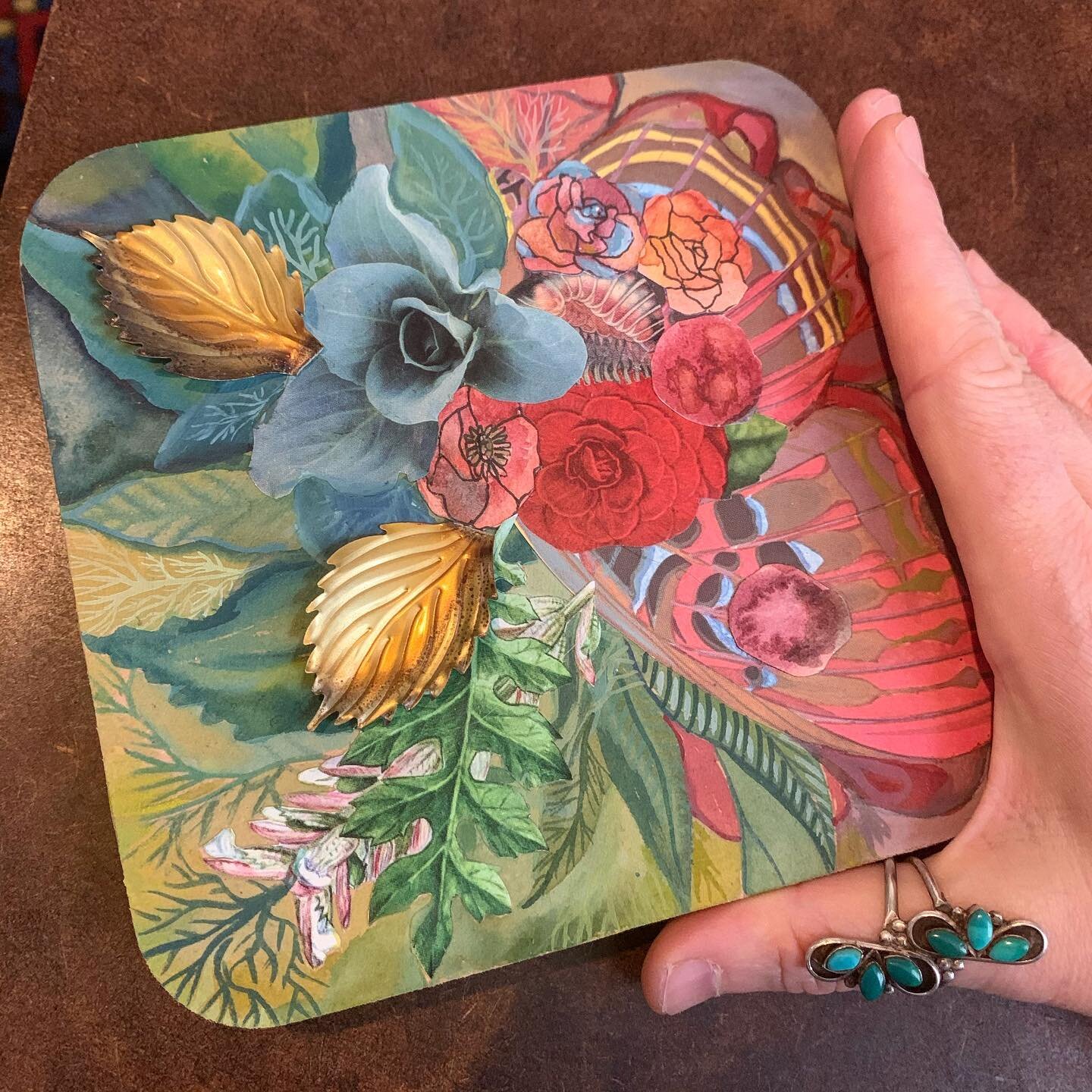 Work in progress. Something a little different, yet the same. Hand for size. Mixed media collage on found press board. 

#art #artist #mixedmedia #mixedmediaartist #artistofinstagram #artofinstagram #healingart #soberart #soberartist #floral #flower 