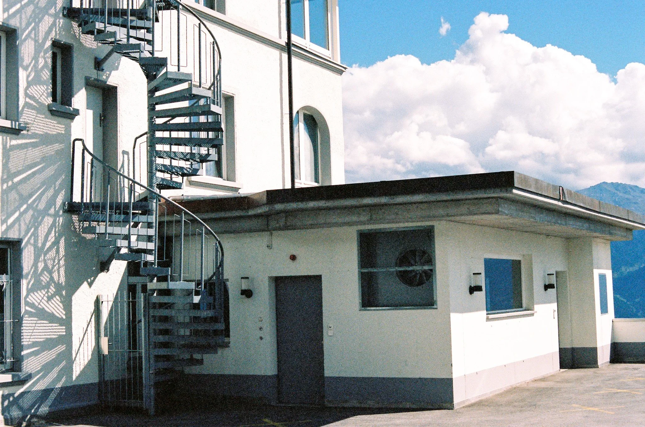 R1-06489-034A.JPG