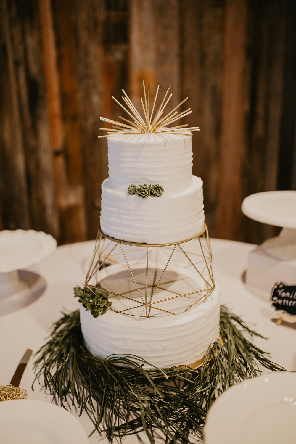  white wedding cake 