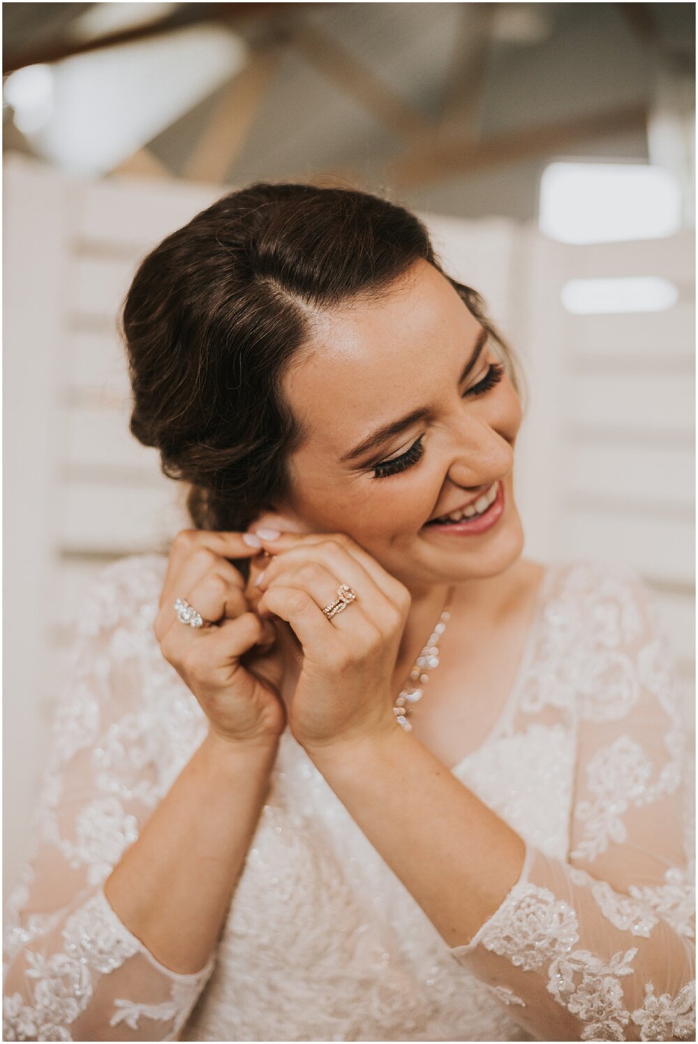  bride getting ready for her wedding in MPLS 