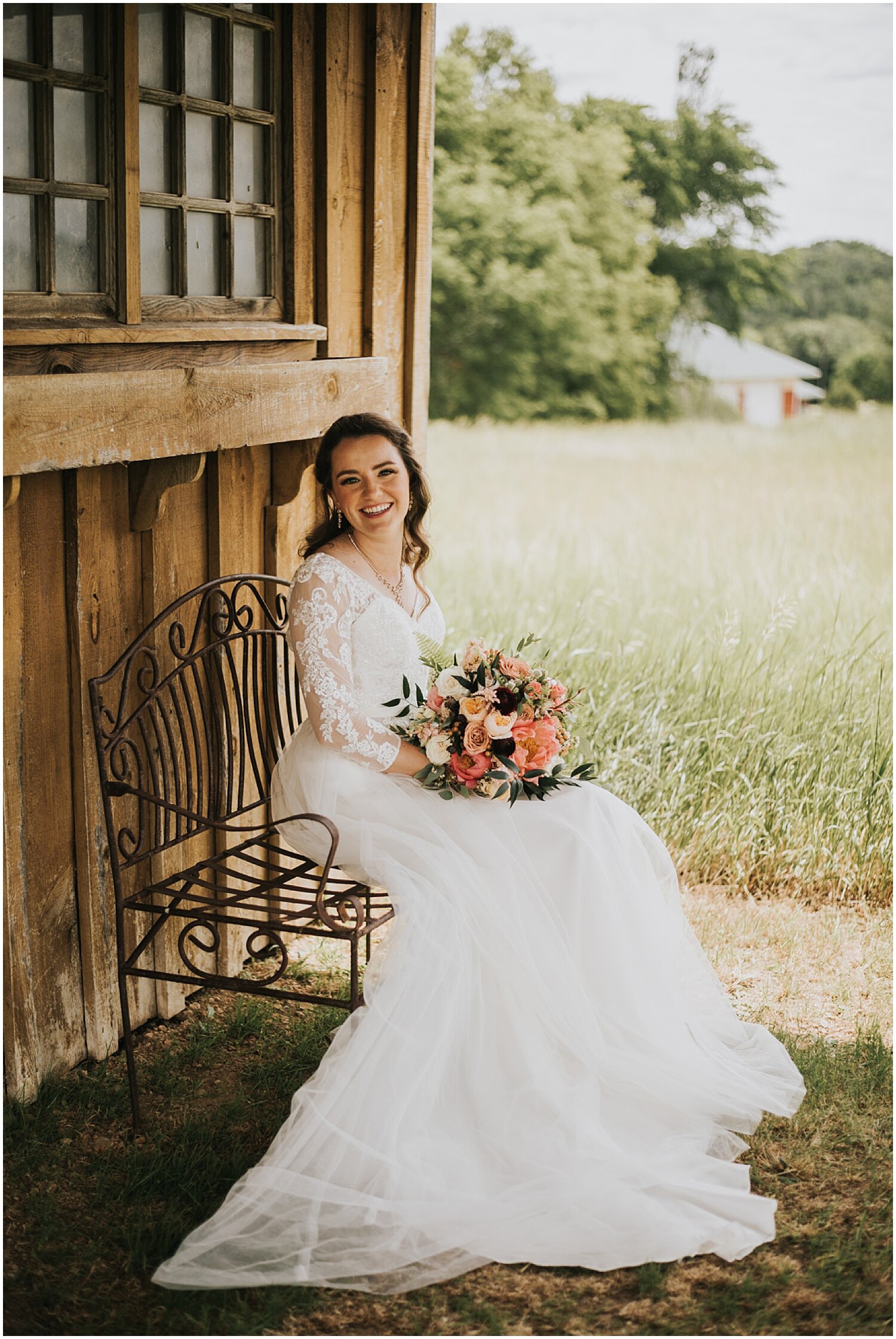  bride holding her bridal bouquet 