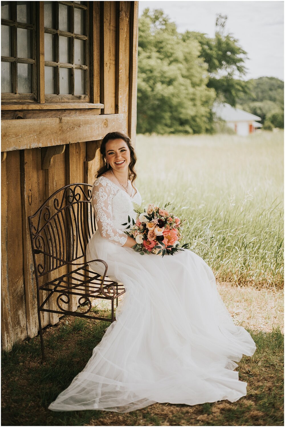  bride holding her bridal bouquet 