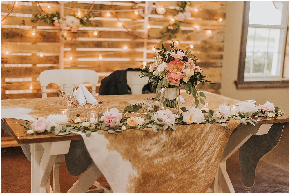  sweetheart table for the bride and groom 