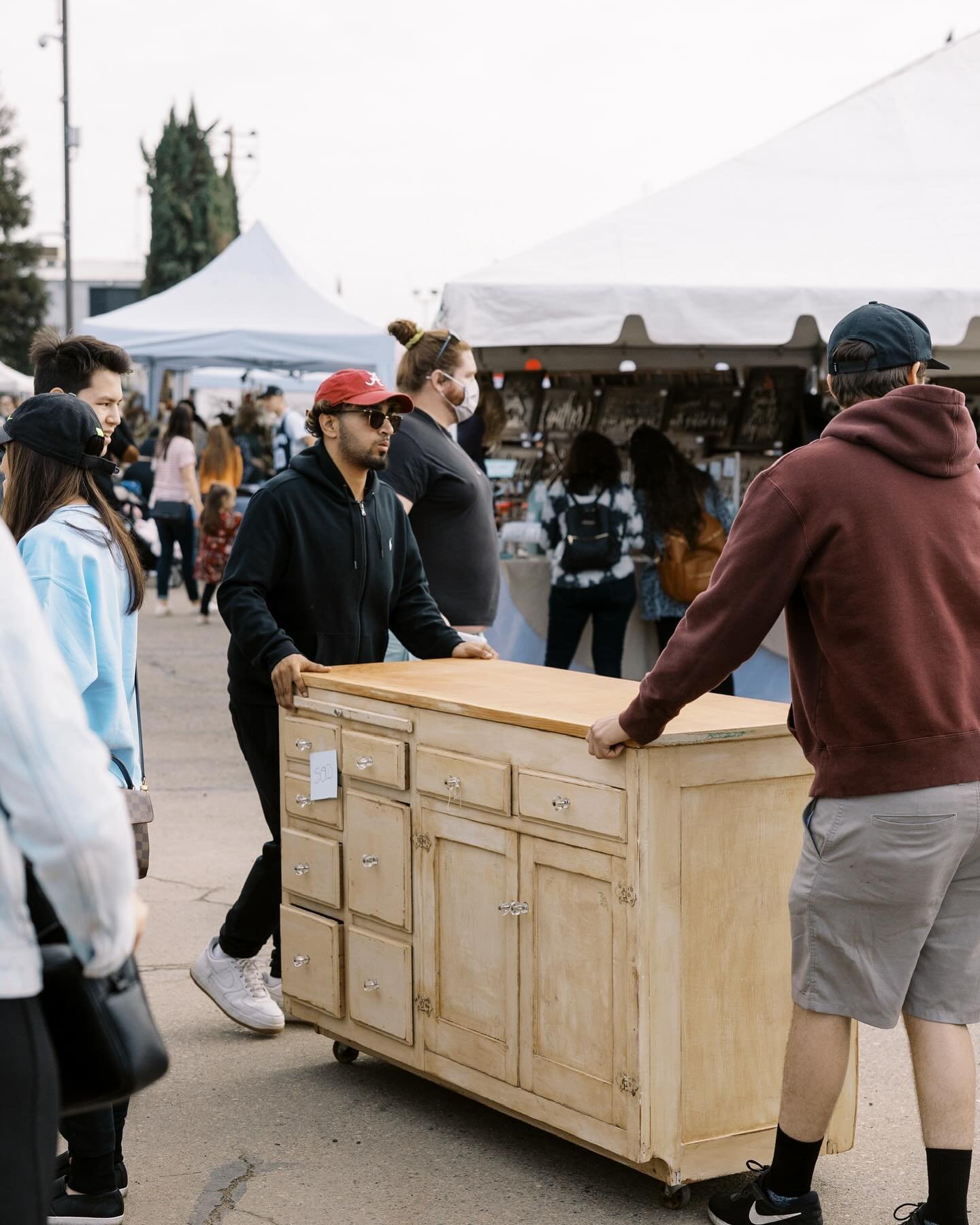We&rsquo;ve got the Flea Market muscle! We have staff available to carry heavy items as well as a holding area for your convenience (for sold items). There is also a loading area for parking your vehicle to load furniture and other heavy items. So ge