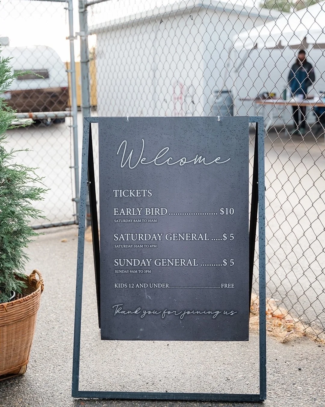 It's time to get your tickets! You can purchase yours at any of the places below🫶🏼

🔗 Visit the link in our bio

🥰 Head to @thefoundrycooperative or @thefoundry in Old Town Clovis 

🍂 Walk up to the gate anytime during the event located at the C