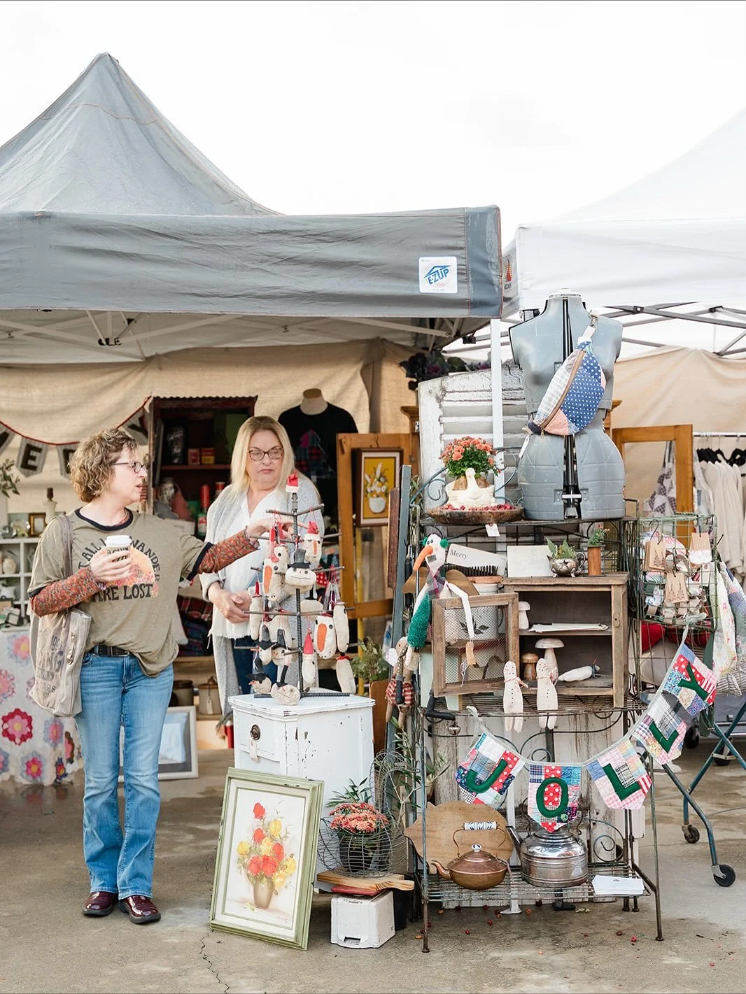 Christmas is around the corner🎄🌟 The Old Town Flea Market is the place to shop for one-of-a-kind holiday decor and unique gifts! Skip the holiday rush and support small business who create with love ❤️

📍Clovis Rodeo Grounds
🍂 November 1 &amp; 2
