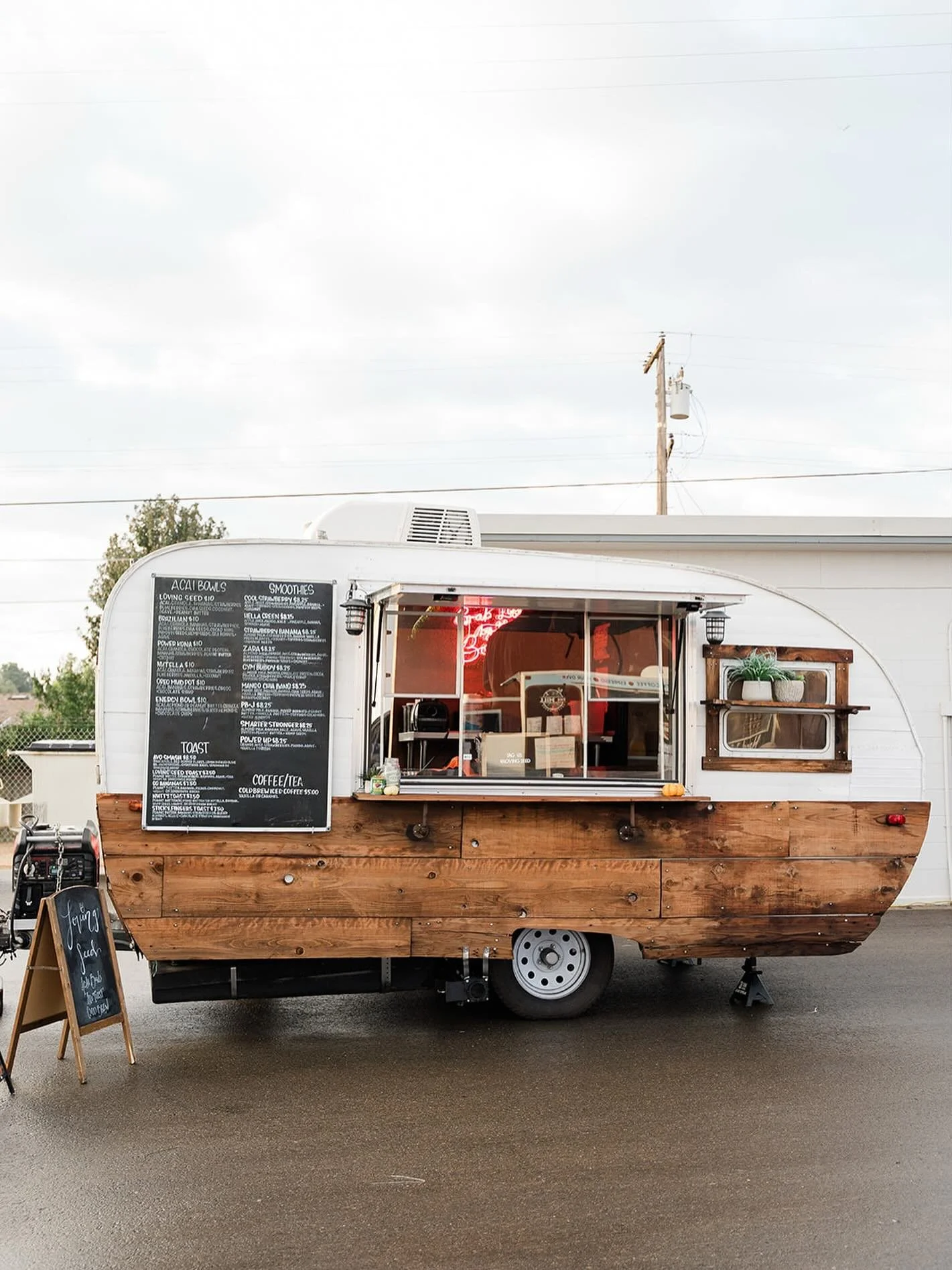 We have a delicious lineup of food vendors for you this weekend at the Old Town Flea Market😋 Enjoy a treat while you shop or take a break for a yummy meal!

@wtfwheresthefoodfresno
@dericesushi
@havanacafefood
@archiesbirriaytacos
@lovingseed
@madre