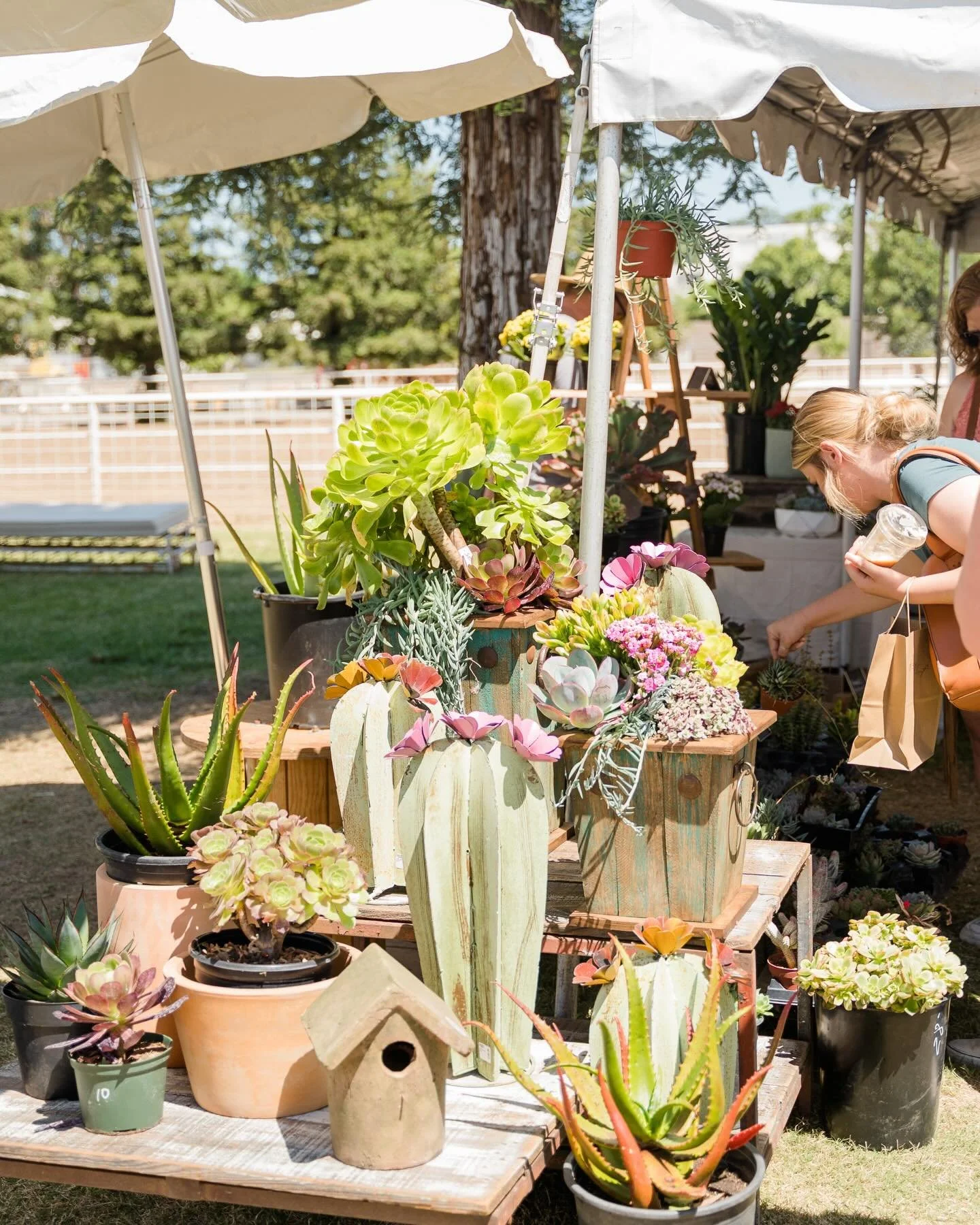 All the Old Town Flea Market details 😍🤍✨ There are so many little things to see &amp; shop. Don&rsquo;t forget to mark your calendar for May 9 &amp; 10 - and your mom&rsquo;s calendar too! This is the best Mother&rsquo;s Day weekend tradition 👯&zw
