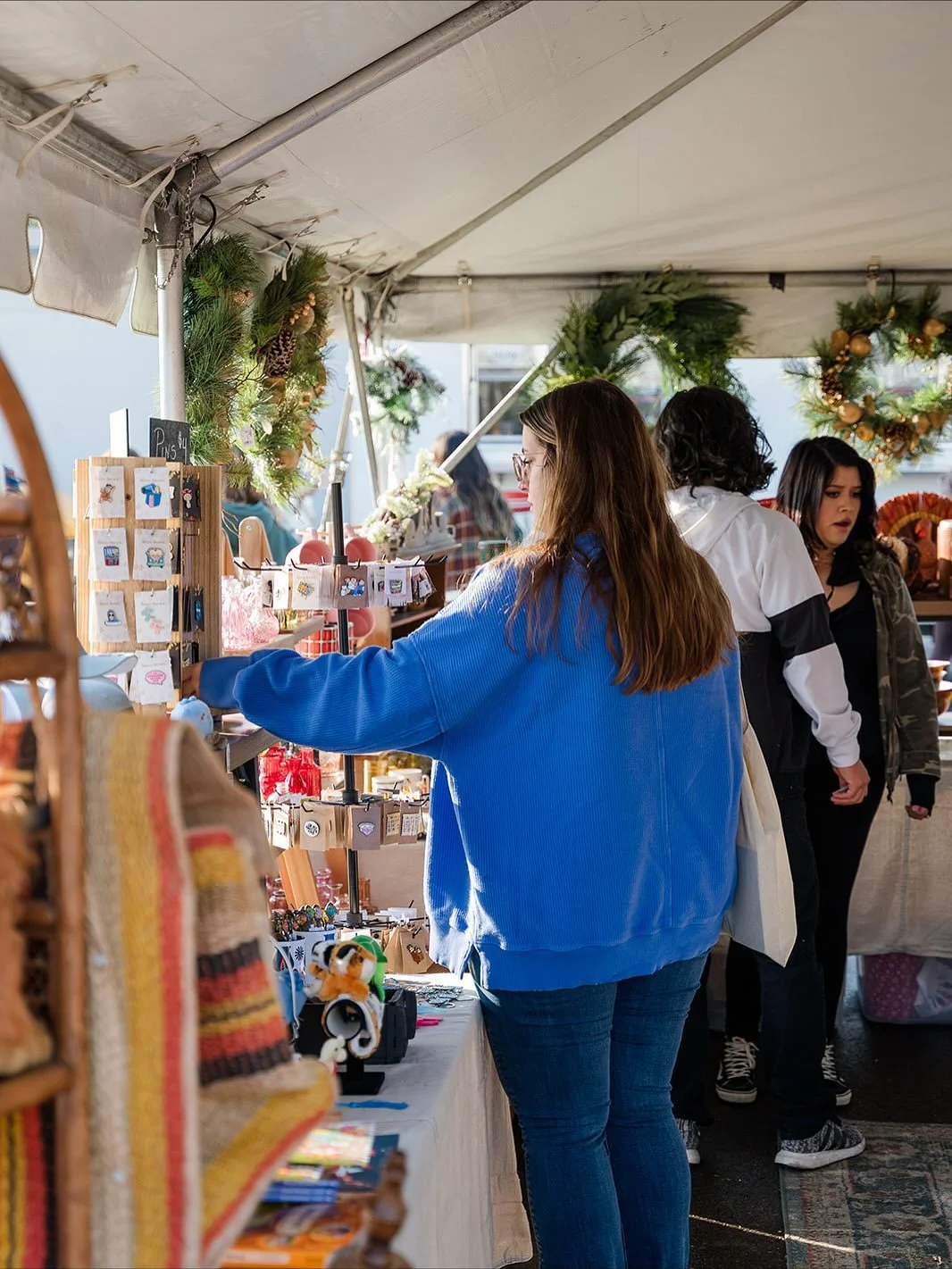 A shoppers dream 😍 your new favorite find is just around the corner, the Old Town Flea Market is almost here!! Don&rsquo;t miss this two day experience of local treasure hunting. Bring your shopping friend and grab a cozy drink, we&rsquo;ll see you 