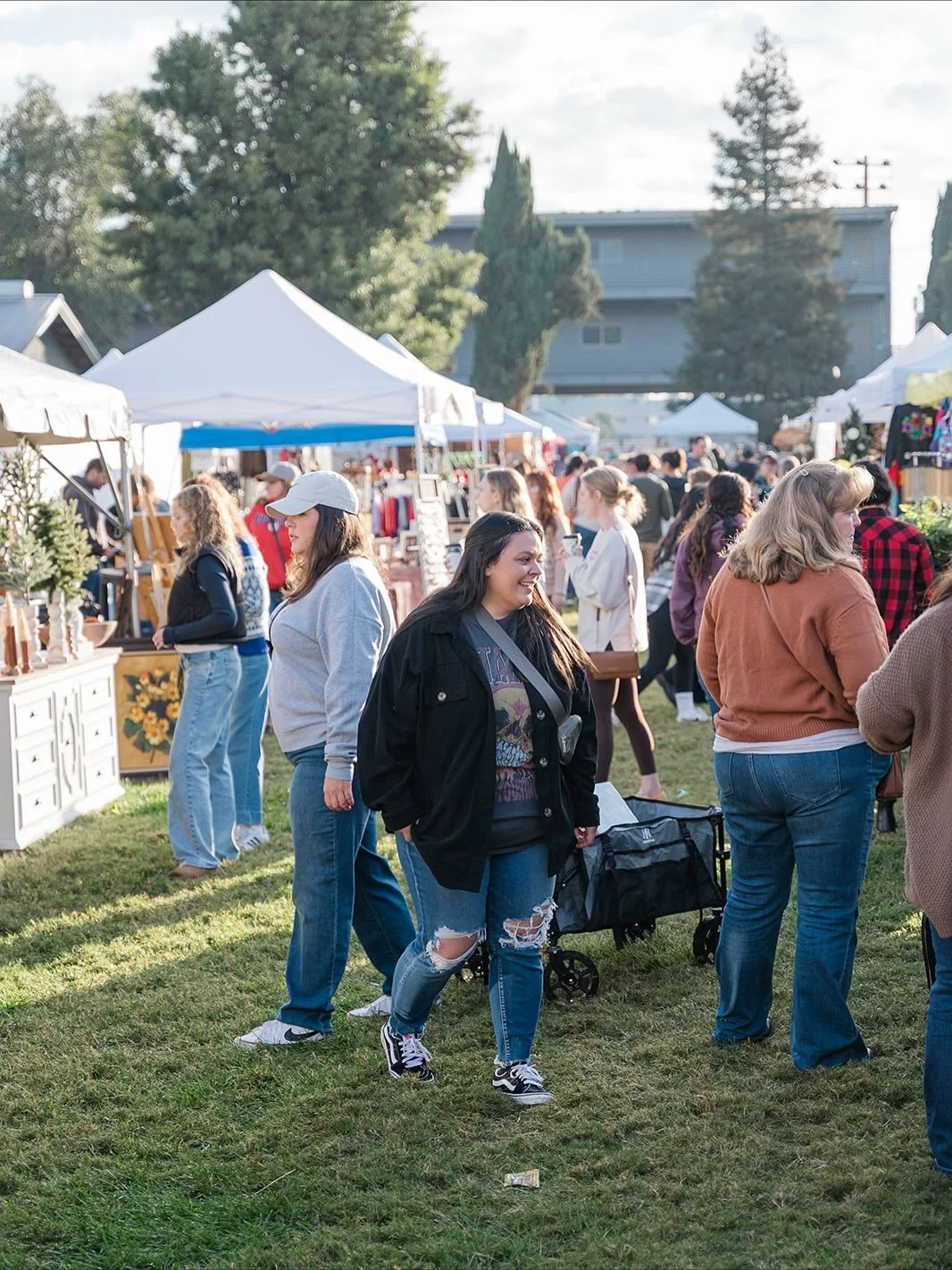 Market Information!! 🍂

🎟️Tickets 
Tickets are available at the gate! All tickets are valid for the entire weekend. Take a selfie at the wall for free re-entry!
Early Bird $10
General Admission $5
Kids 12 and under are free

🕚Hours
Nov 1 Saturday 