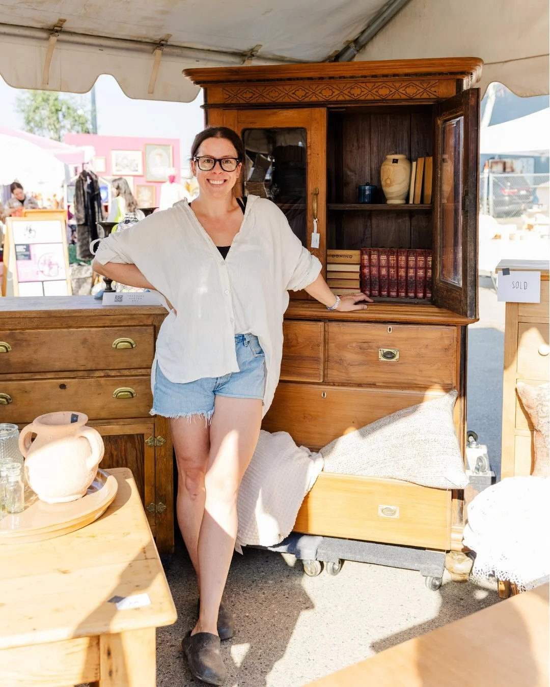 Looking for a new piece of furniture this weekend? Stop by @treasurehunterbri because we&rsquo;re pretty sure she&rsquo;ll have what you&rsquo;re looking for 😍 Beautiful dressers, coffee tables, benches, wardrobes all polished and ready for their ne