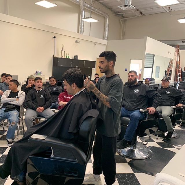 We like to thank @jonathanerik for taking the time and coming out to our program Motivating, Educating and most of all Inspiring these up and coming Barbers!!! 🤙🏽💯💈 #barbershop  #barbershopconnect #barberlife #barbershop #barberlove #barbers #wah