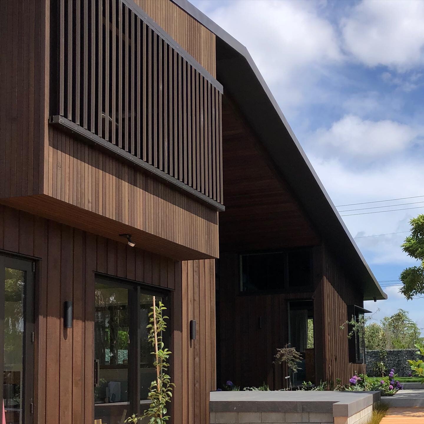 Recently completed, Garden House by @strachangrouparchitects 
Sun control and privacy to the upper level bedrooms and bathrooms via automated vertical louvres