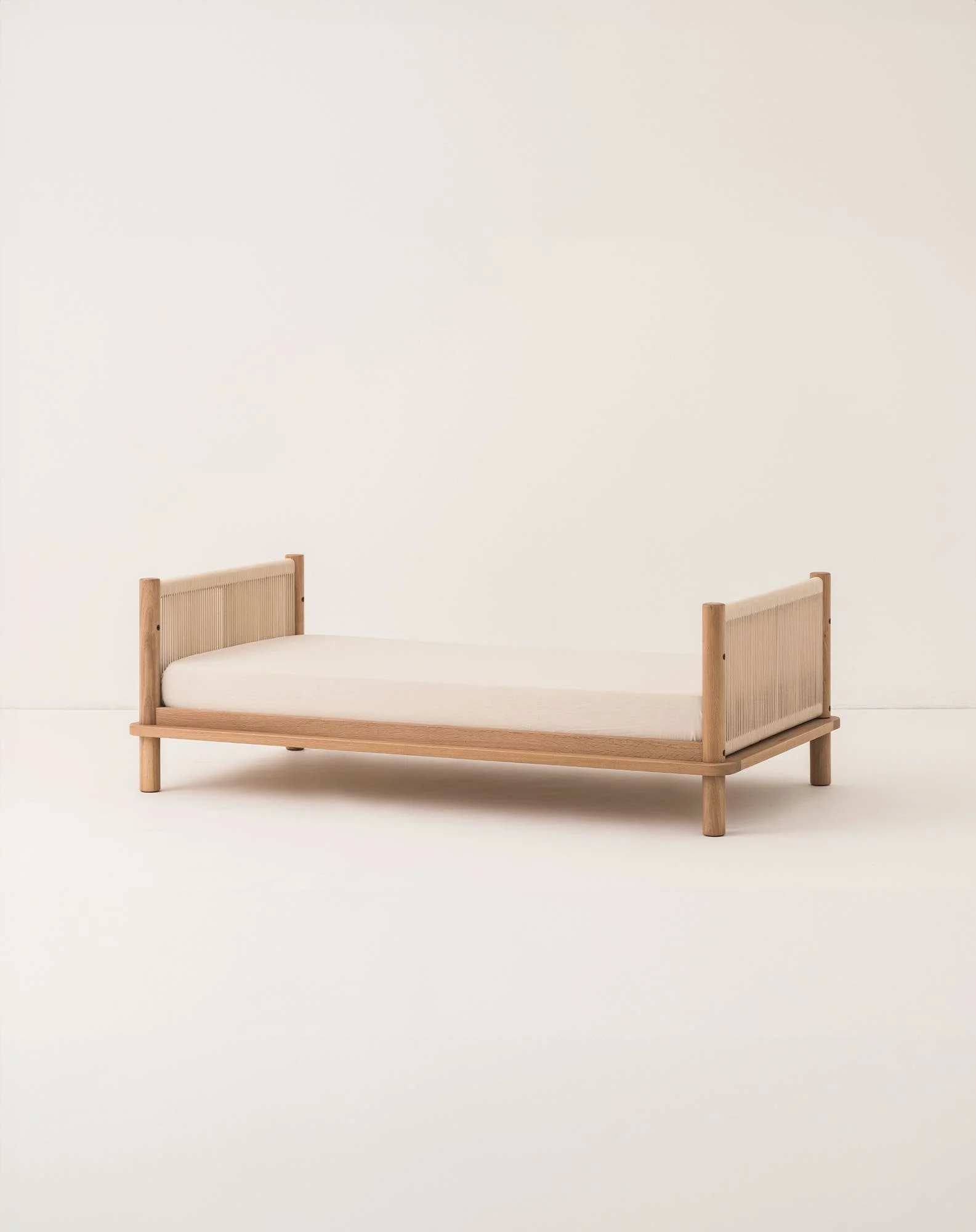 latitude-junior-bed-nobodinoz-2-8435574932433.jpg