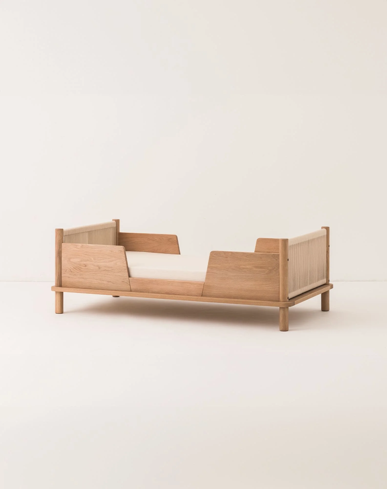 latitude-junior-bed-and-two-sides-security-nobodinoz-2-8435574932440.jpg
