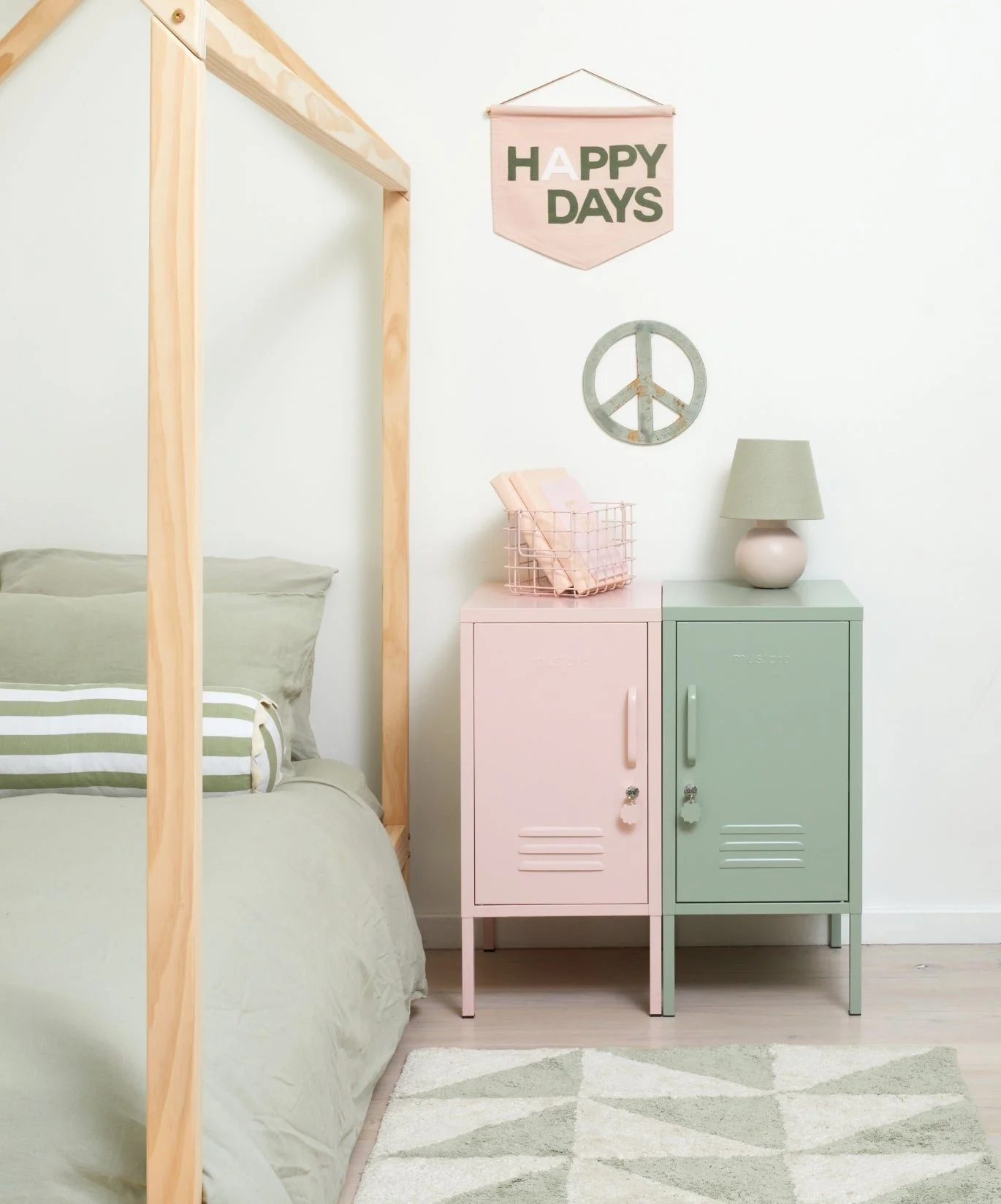 mustard-made-shorty-locker-blush-SH-BL-L-lifestyle_4.jpg