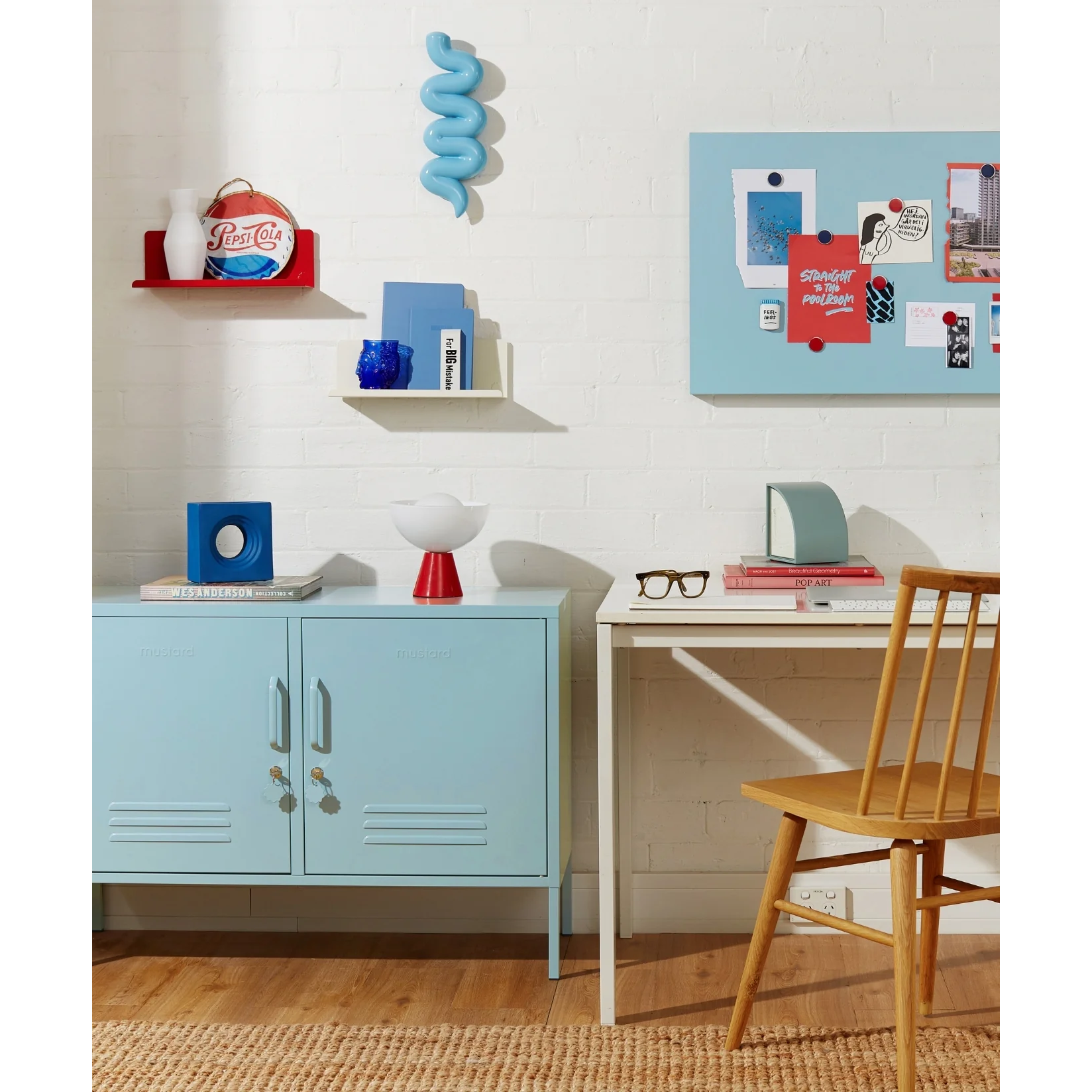 mustard-made-lowdown-locker-ocean-LO-OC-lifestyle_3.webp