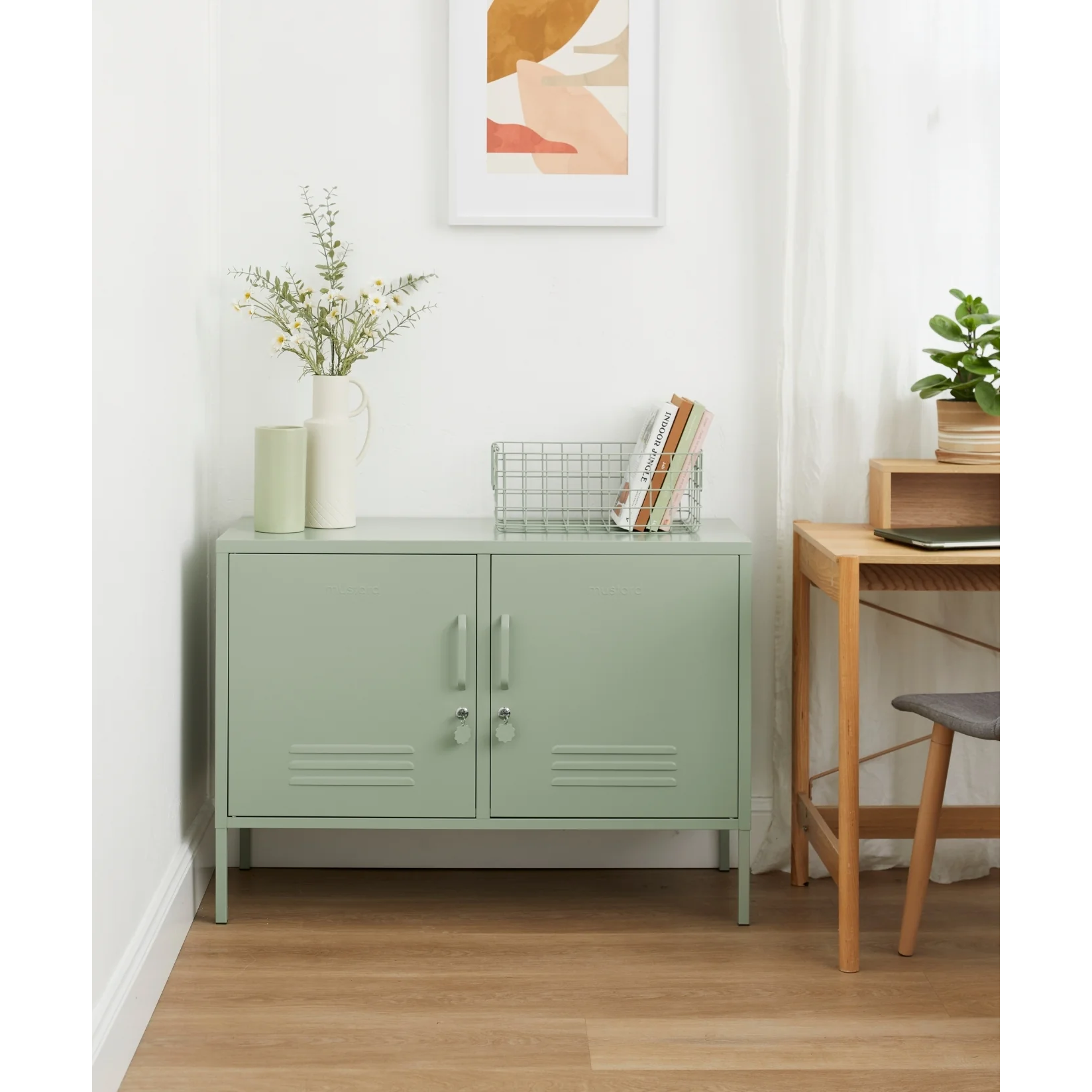 mustard-made-lowdown-locker-sage-LO-SA-lifestyle-hover.webp