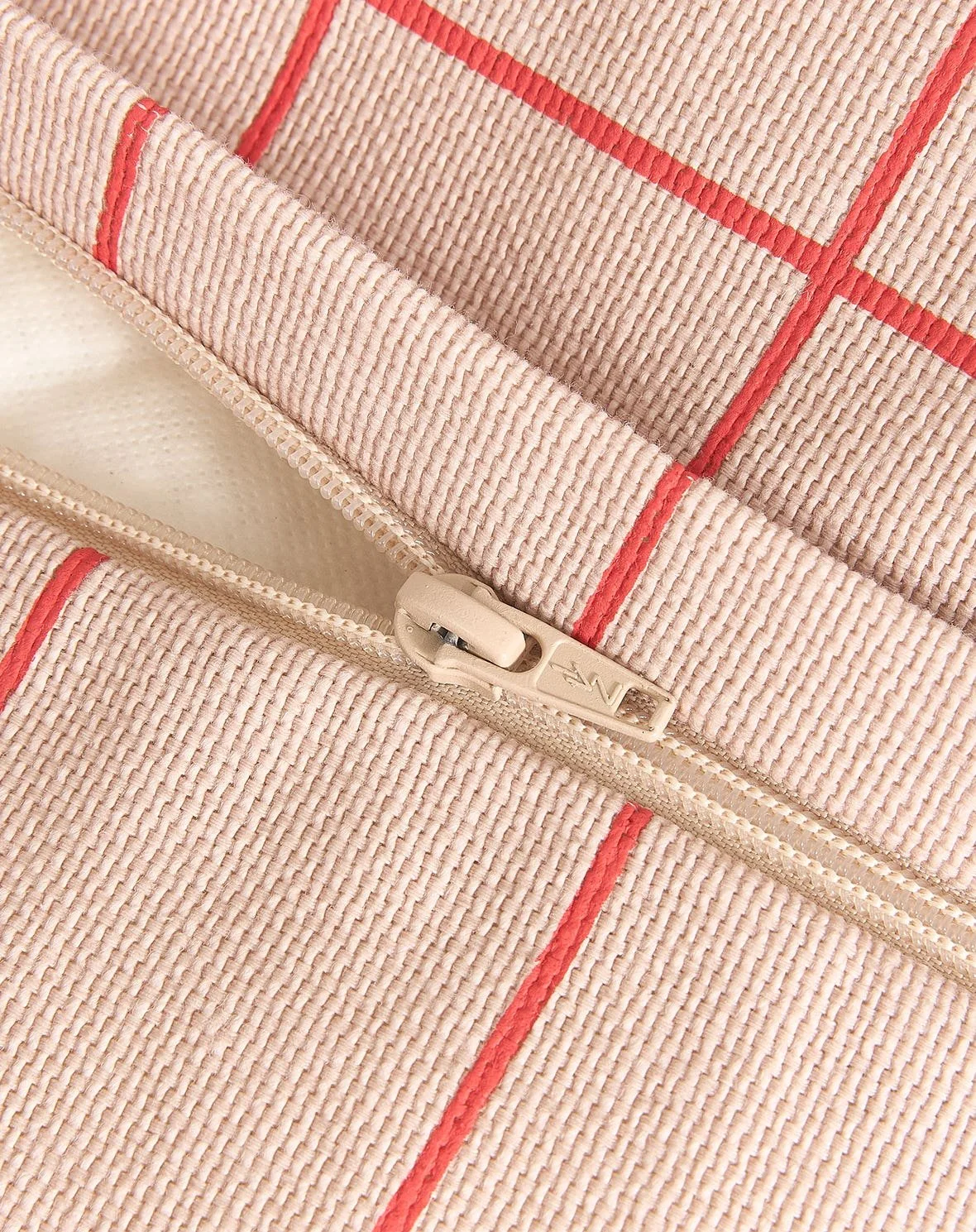 vibes-armchair-bean-bag-pink-red-grid-nobodinoz-3-8435574935014[1].jpg
