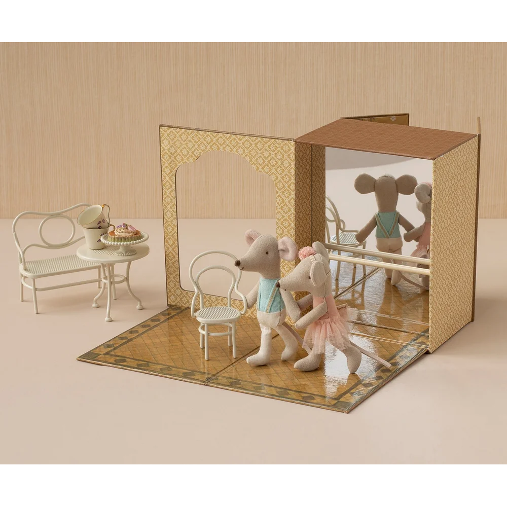 dance studio in a box maileg 2.png