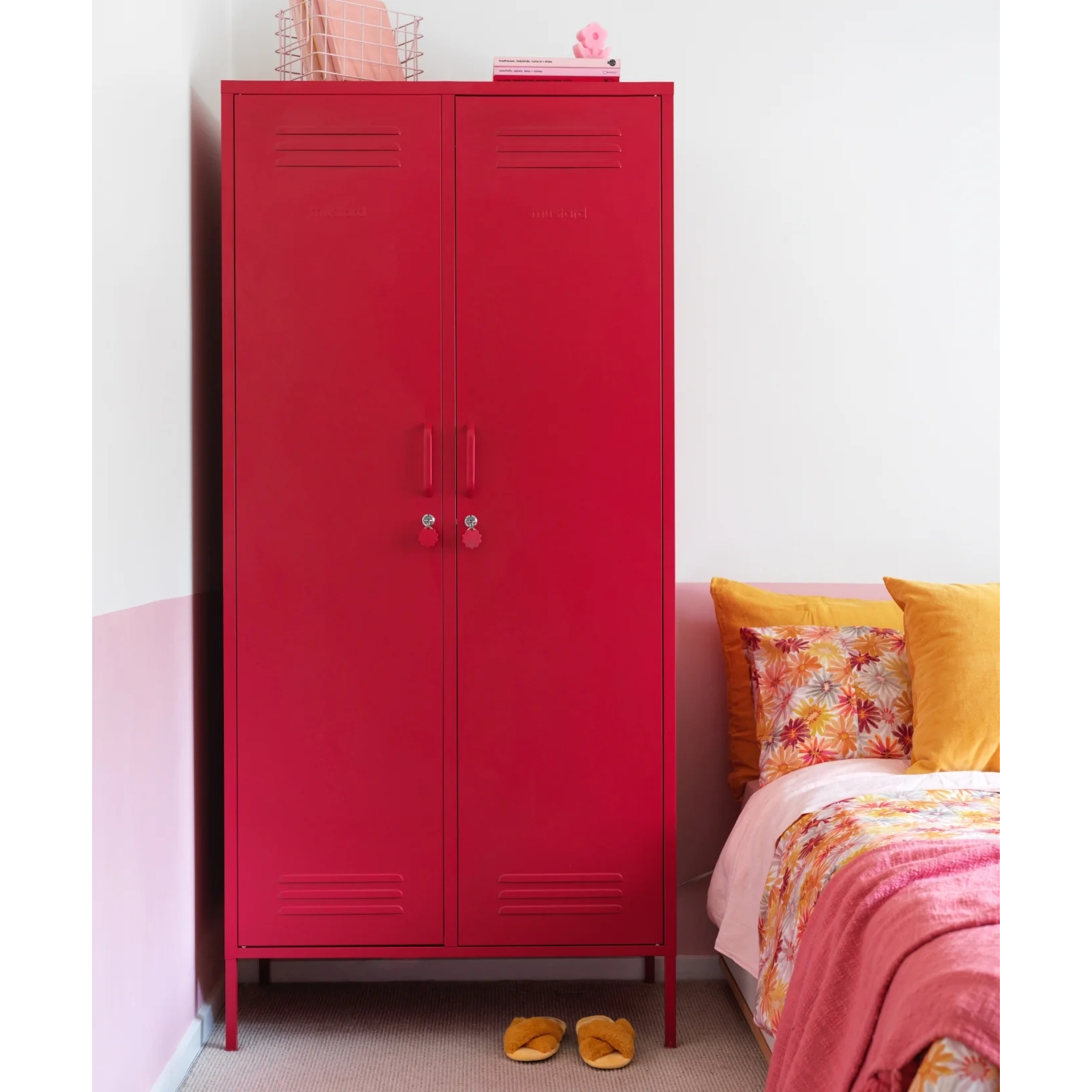 mustard-made-twinny-locker-poppy-TW-PO-lifestyle-hover.webp