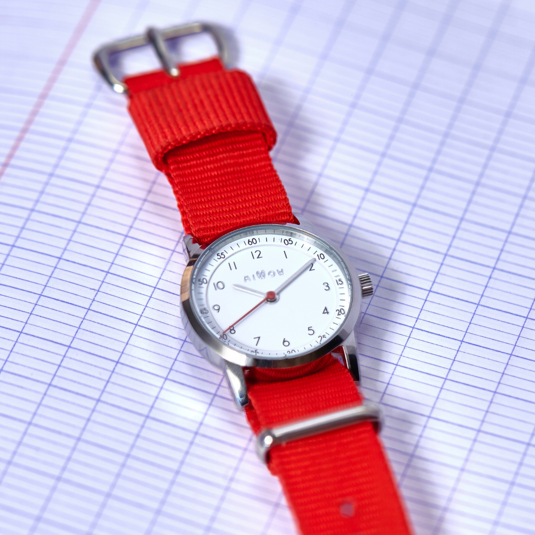 millow-paris-montre-enfant-jeune-adulte-bracelet-nato-interchangeable-personnalisation-montre-classique-ethique-2_48c9a830-ea44-47c4-8f13-77957d4a034e_1080x[1].png
