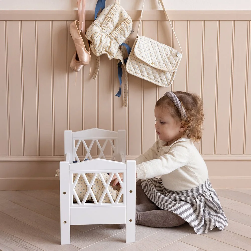 969_Harlequin_Dolls_Bed_23_White_14_d60695b7-9b6d-4379-bccc-4179a5c45464[1].jpg