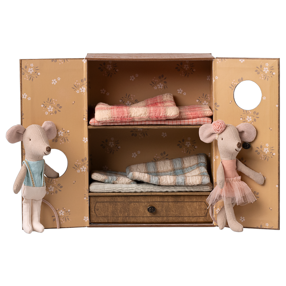 dance studio in a box maileg 4.png