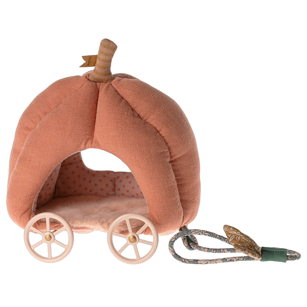 carriage maileg mouse.png