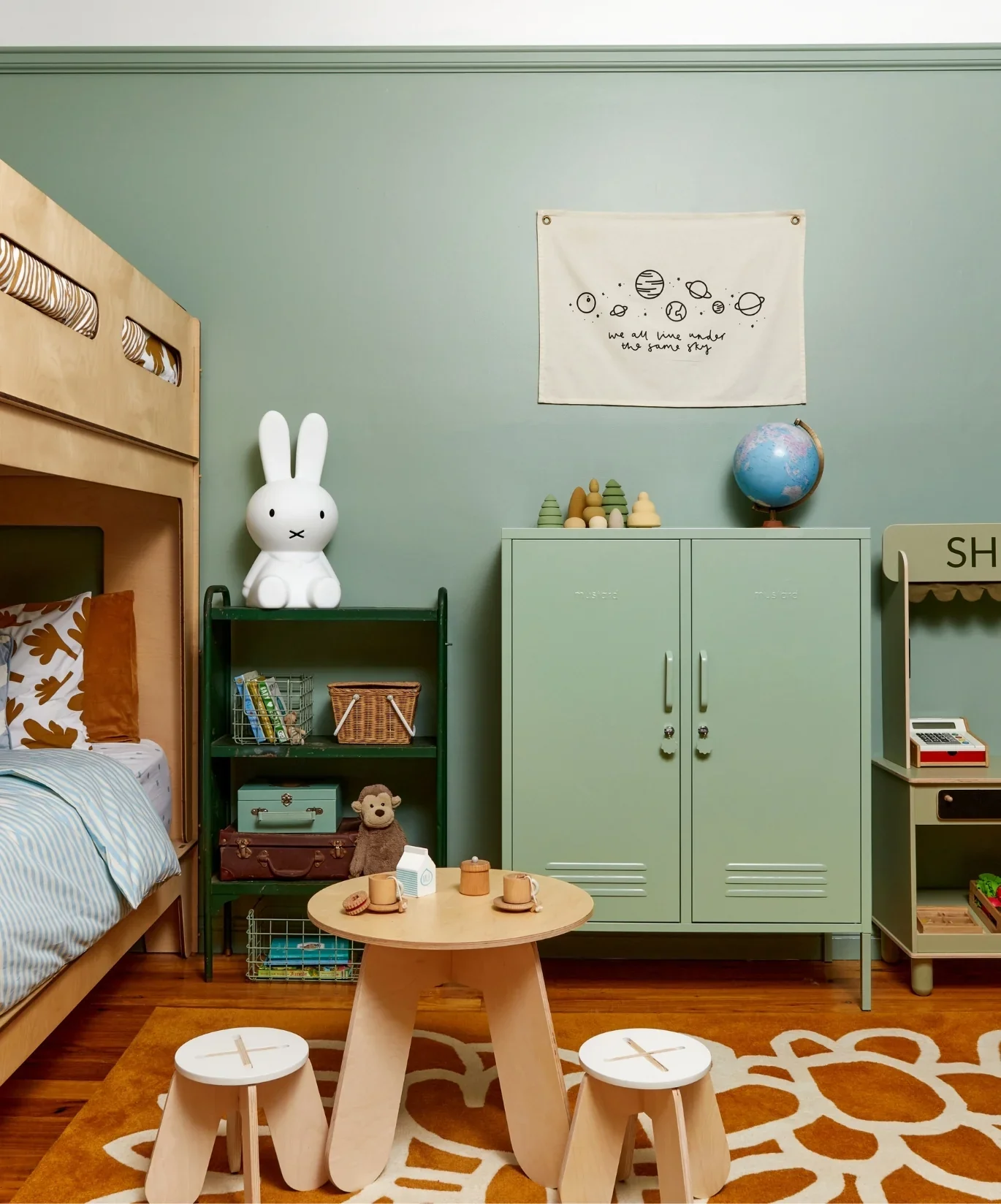 mustard-made-midi-locker-sage-MI-SA-lifestyle_2.webp