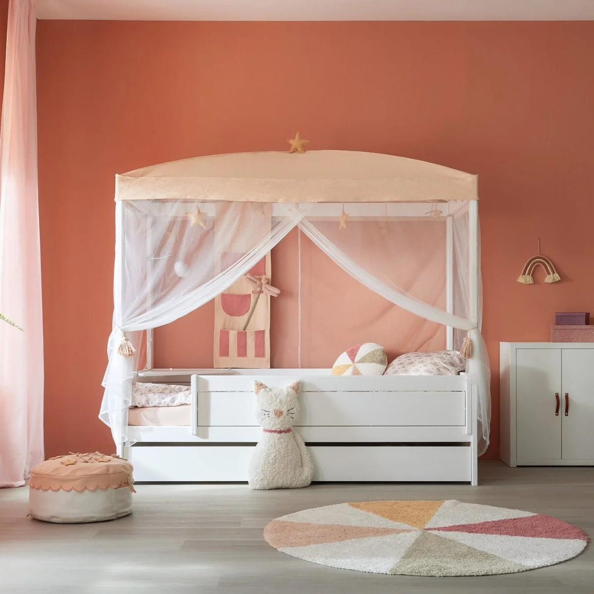 four-poster-canopy-bed-1418237[1].jpg