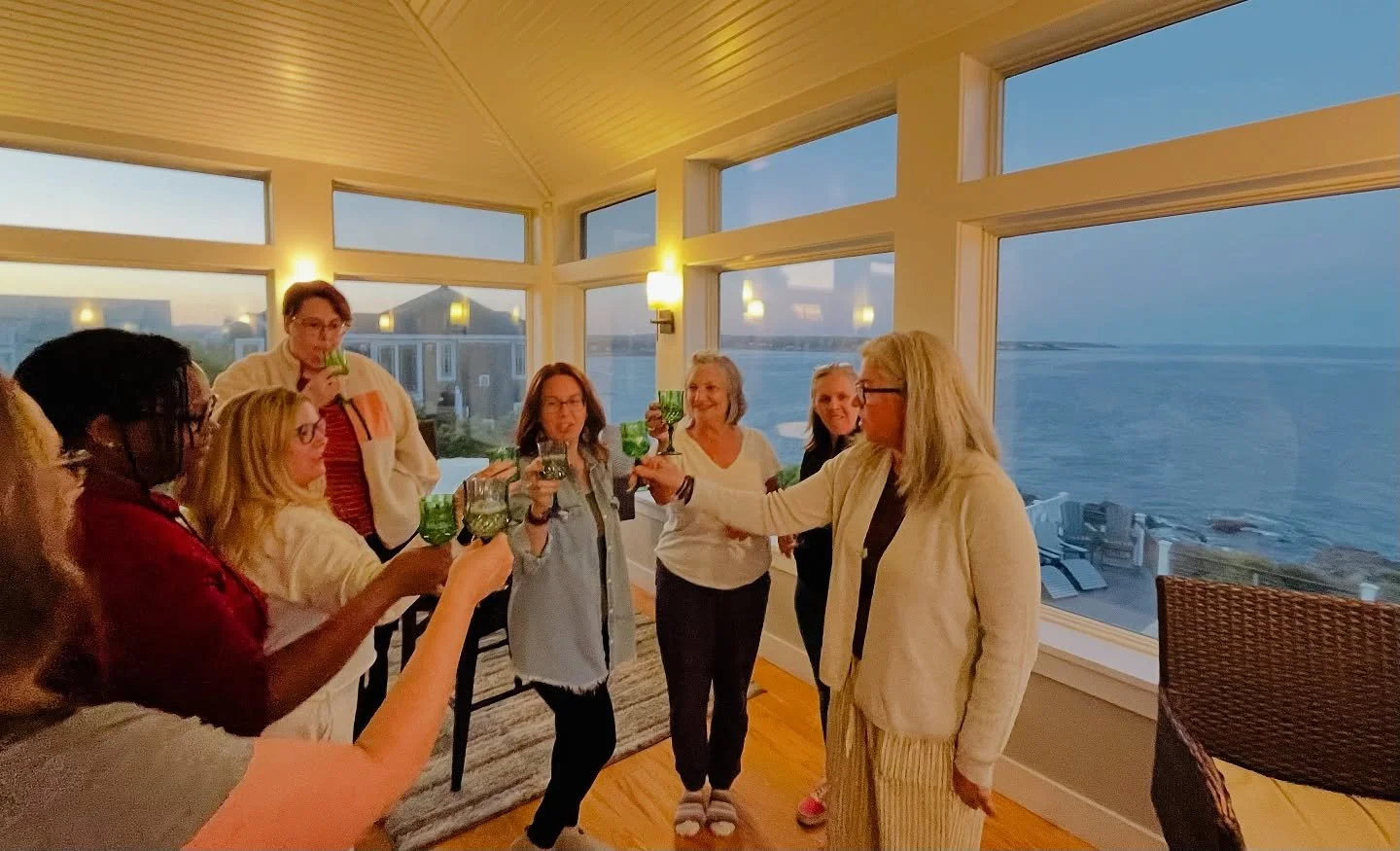 We kicked off the Maine Doula Retreat last night with a champagne toast, delicious fall roasted veggie dinner, and fireside chats while the waves crashed beneath us! 

Maine is showing off with warm sunshine and gorgeous blue skies. 

So excited for 