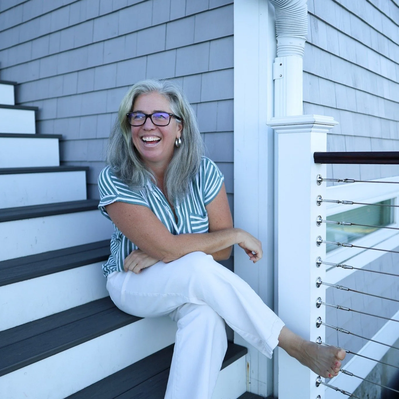 Staying stuck costs more than getting help ever will.🔥

⬆️ Read that again. ⬆️

I have 3 spots open for 1:1 coaching that will help you collapse time and grow your business. 

Reach out if you want one of these spots.

Thanks for my new fave photo @