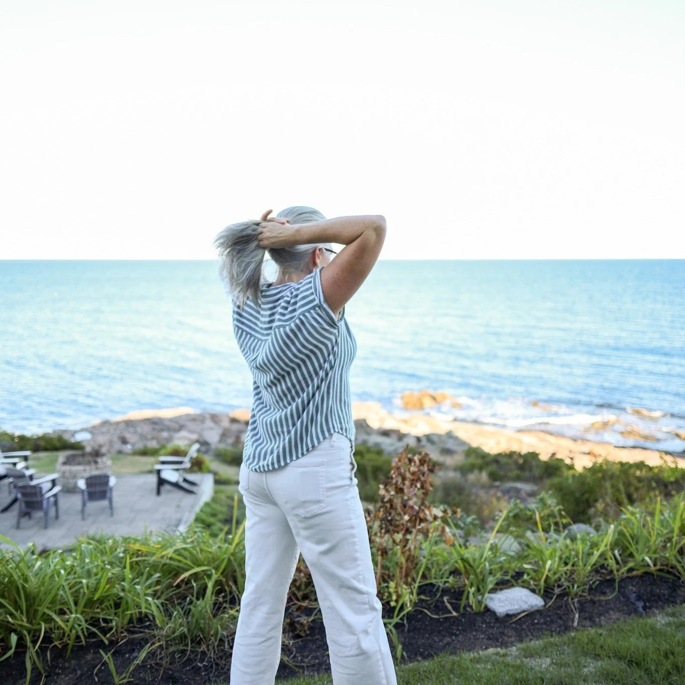 No one is coming to save you.

So it's time to put your hair up in a bun and RUN towards to life you want to be living (and build the business that will foot the bill).

📸 by @rayaonassignment