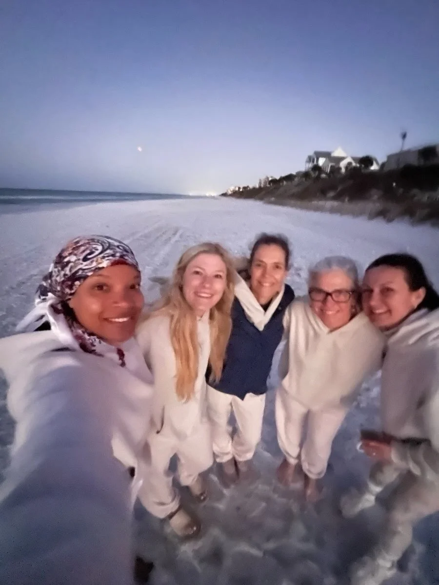 Just spent 3 days in Florida for @amberlilyestrom&rsquo;s Elevate Retreat and I need a minute to find all the right words. More soon. 

But first, highlights were getting up early to watch the Blood Moon lunar eclipse on the beach and gorgeous sunset
