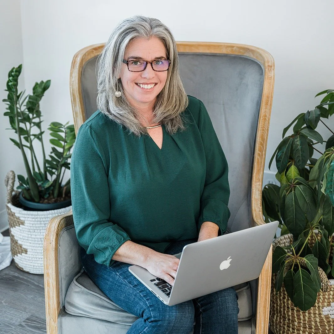 What Actually Happens When a Client Is Looking for a Doula

When a pregnant woman decides she wants support, she doesn&rsquo;t start by asking:
&ldquo;Who has the most certifications?&rdquo;

They go to Google and search something like:
&ldquo;doula 