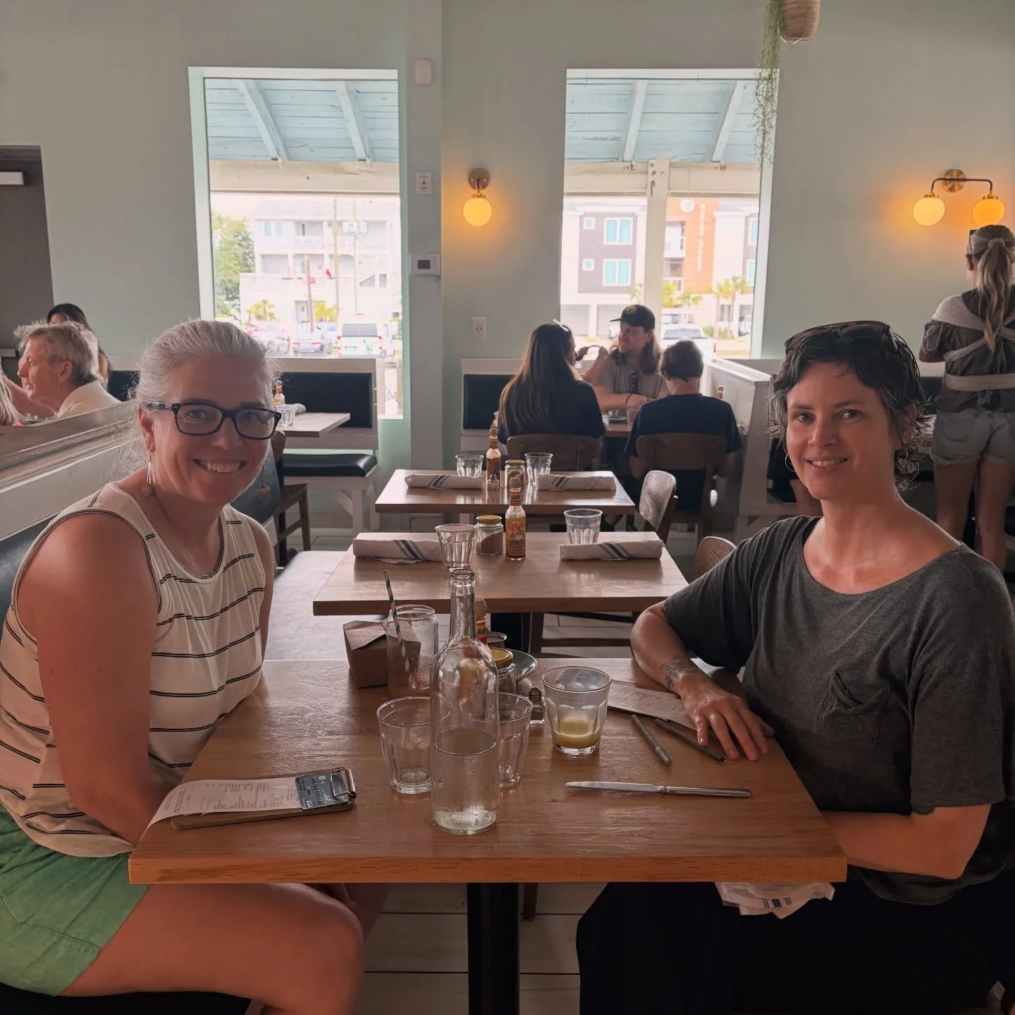 Today I had such a lovely lunch with Jen of @luminouspostpartum! 

I&rsquo;m in Wilmington, NC for my daughter&rsquo;s college graduation and we&rsquo;ve been trying to make this meet up happen for all 4 years that she&rsquo;s been here! 😂

Finally 
