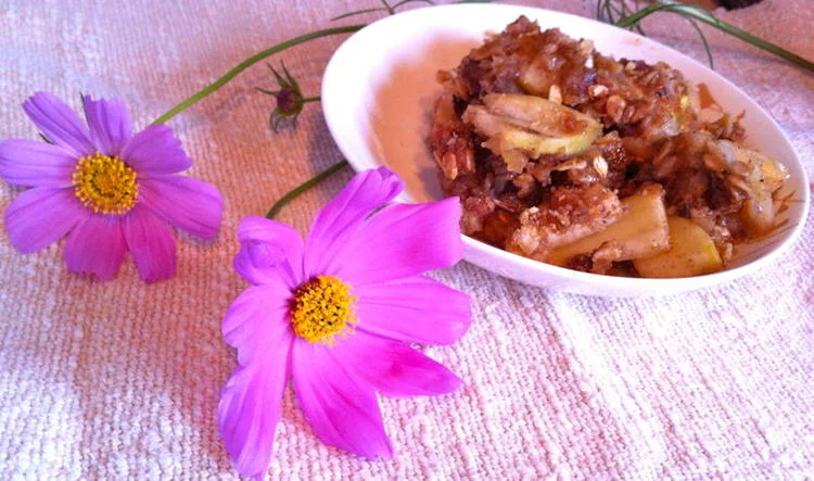 ginger gold apple crisp.jpeg