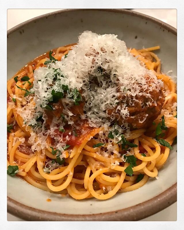 some days we eat lots of salad bowls but other days we really just need a bowl of spaghetti and meatballs 🍝 marcella hazan&rsquo;s tomato sauce never fails to deliver 👌🏼 I genuinely do not understand how it is so good with only 3 ingredients 🥫🧅?